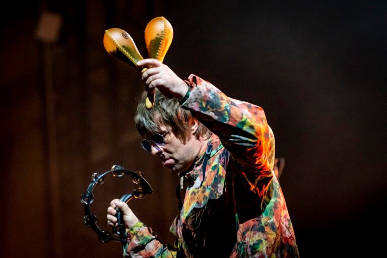 il brit-pop incendia Lucca: i Kasabian e Liam Gallagher in concerto