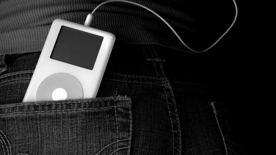 Emozioni liquide: Dal CD allo streaming musicale Emozioni liquide: Dal CD allo streaming musicale